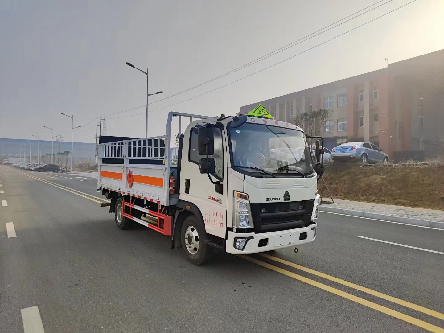 重汽豪沃藍牌4米2國六1.8噸氣瓶車